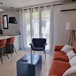 Entrez En Lice, Face à La Cité Vue Sublime
